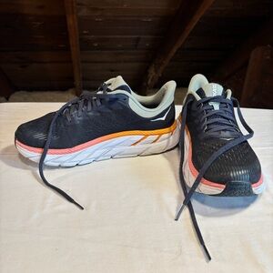 HOKA Clifton Women’s Size 7